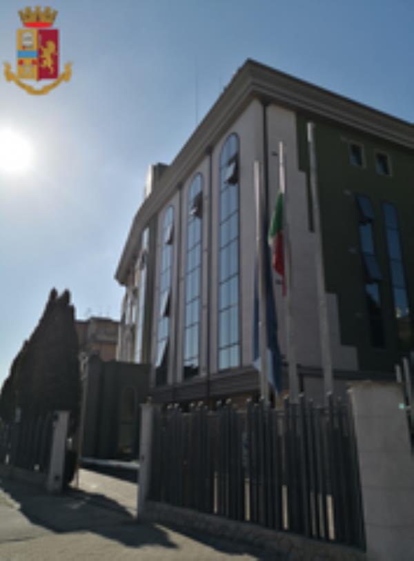 Tropea, scoperti due lavoratori in nero e percepivano pure il reddito di cittadinanza  images Tropea, scoperti due lavoratori in nero e percepivano pure il reddito di cittadinanza