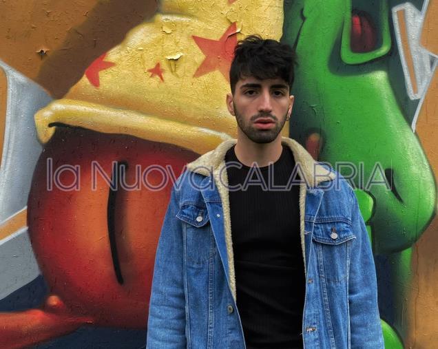 La paura di sentirsi inadeguati nel nuovo singolo del catanzarese Andrea Lombardo images La paura di sentirsi inadeguati nel nuovo singolo del catanzarese Andrea Lombardo