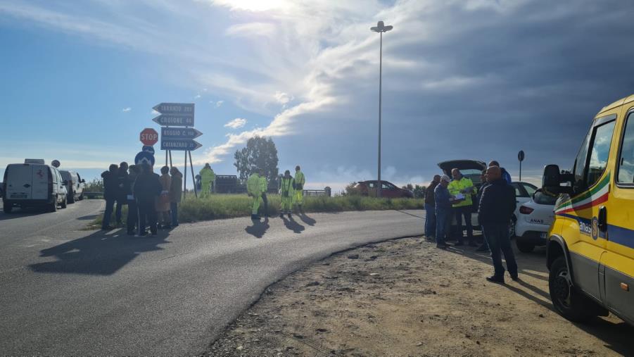 images Sellia Marina, consegnati i lavori per la nuova rotatoria sulla Ss 106