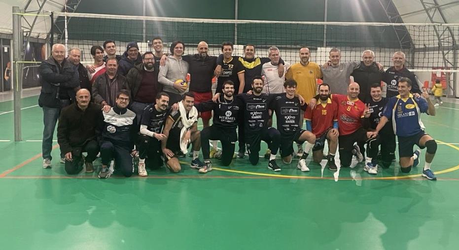 images Volley, sfida tra la vecchia guardia della Virtus Mancuso Catanzaro e l’attuale serie C: vince la squadra guidata da Gino Simone per 2 set a 1