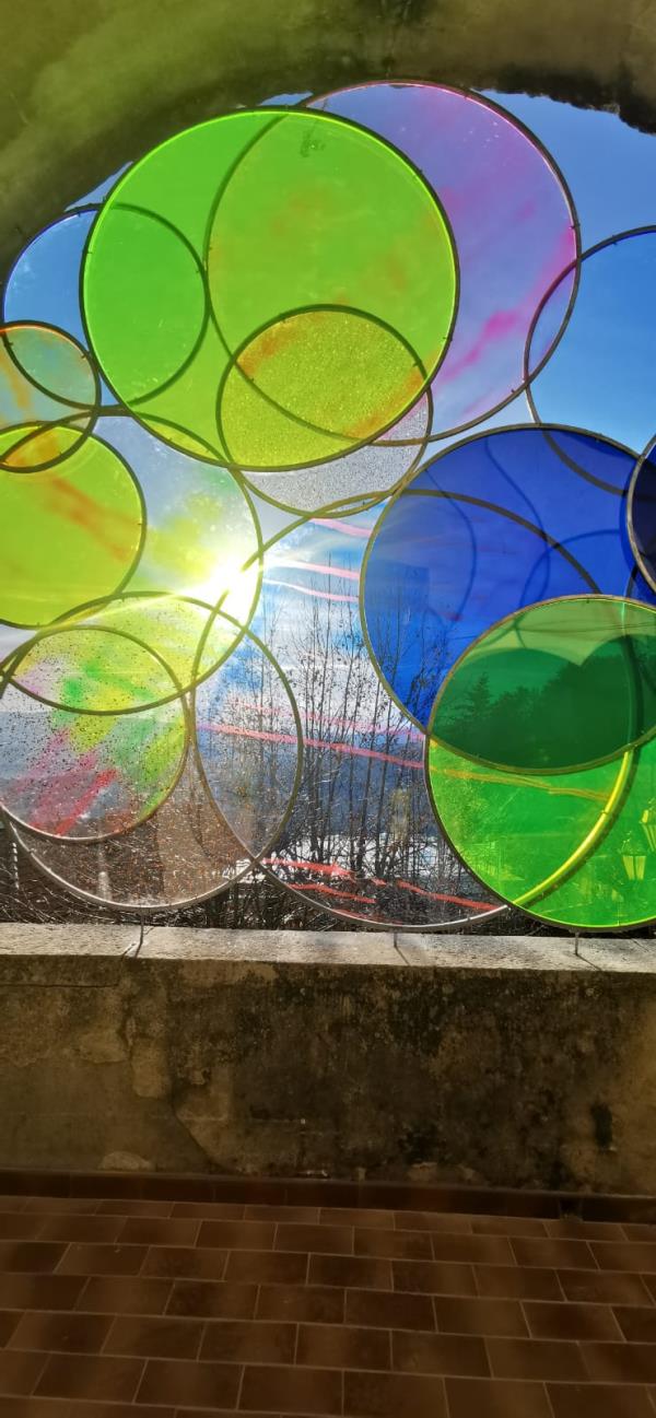 images A Rende inaugura l’opera ambientale di Pirri: il castello si colora con l’installazione "Senza titolo"