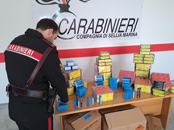 Fermati con 46 kg di materiale pirotecnico: nei guai tre giovani di Sellia Marina  images Fermati con 46 kg di materiale pirotecnico: nei guai tre giovani di Sellia Marina