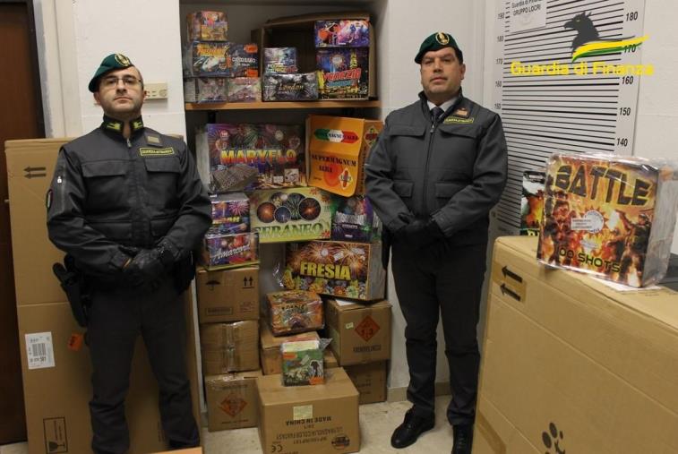 images Reggio Calabria, sequestrati 900 chili di botti: 3 denunce  