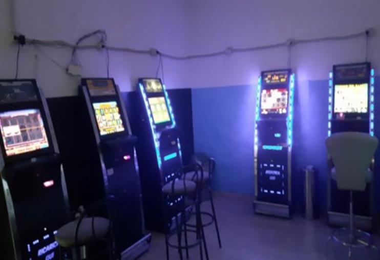 images Controlli a Isola di Capo Rizzuto: sequestrati totem abusivi in un bar