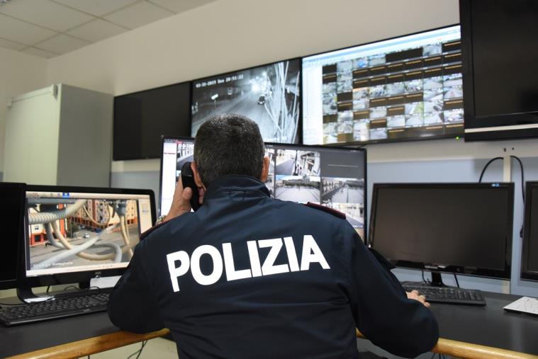 Reggio, rapinarono anziana scaraventandola a terra: denunciati due giovani images Reggio, rapinarono anziana scaraventandola a terra: denunciati due giovani