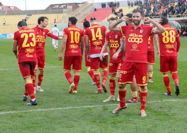 images Serie C, Catanzaro e Fidelis Andria in campo alle 14.30: le probabili formazioni