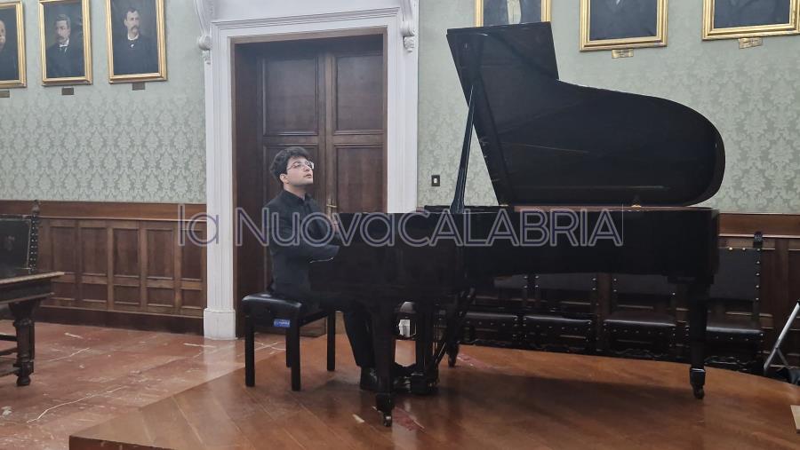 Primo concerto di stagione per Agimus Catanzaro: il pianista Lorenzo Stasi emoziona palazzo De Nobili  images Primo concerto di stagione per Agimus Catanzaro: il pianista Lorenzo Stasi emoziona palazzo De Nobili
