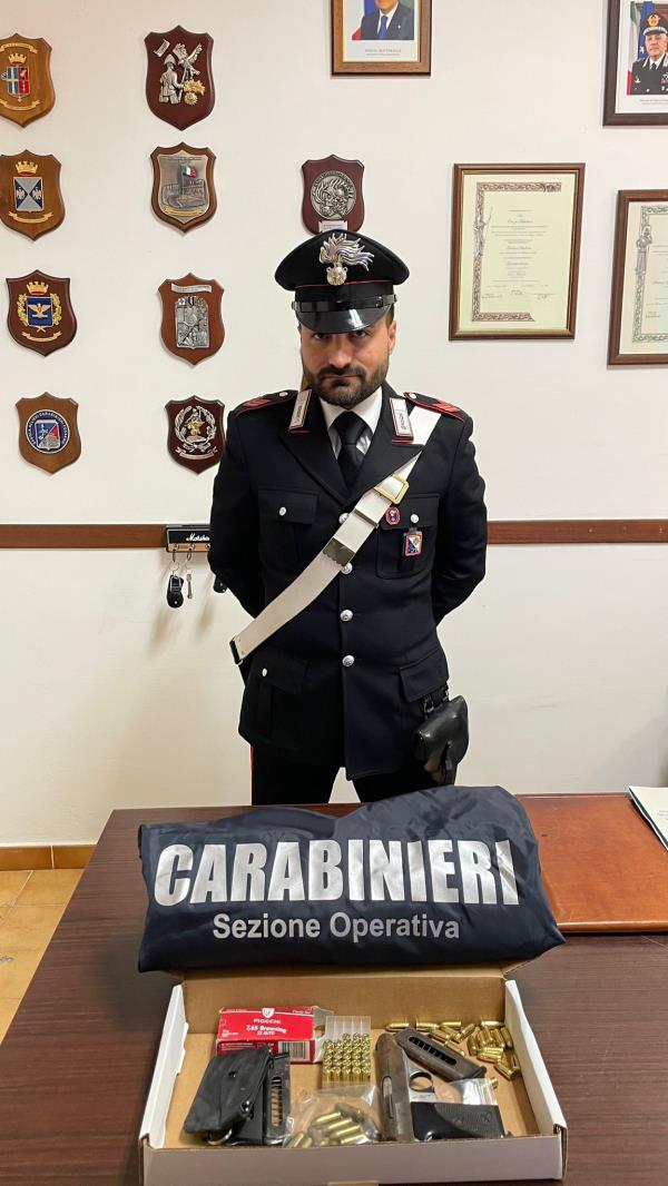 Tenta di uccidere il fratello a colpi di pistola: 2 arresti a Crotone images Tenta di uccidere il fratello a colpi di pistola: 2 arresti a Crotone