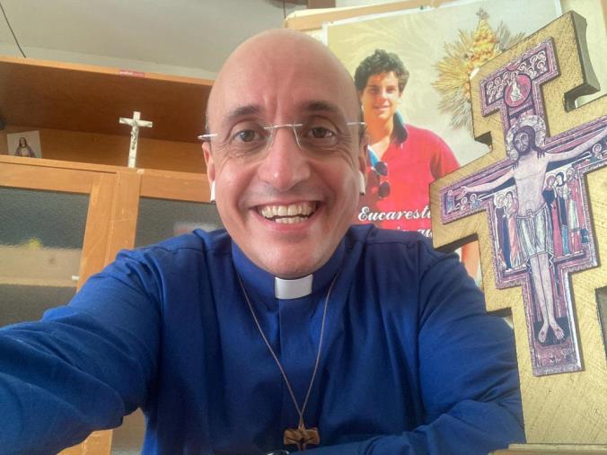 images Amaroni, gli auguri di don Roberto per S. Valentino: "Amatevi di un amore puro"