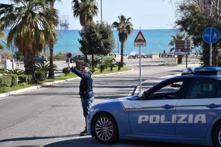 Crotone, controlli a tappetto: sequestrato anche stupefacente images Crotone, controlli a tappetto: sequestrato anche stupefacente