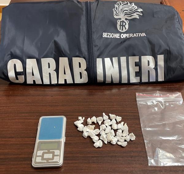 Spaccio di stupefacenti nel quartiere “300 alloggi”: un arresto a Crotone images Spaccio di stupefacenti nel quartiere “300 alloggi”: un arresto a Crotone