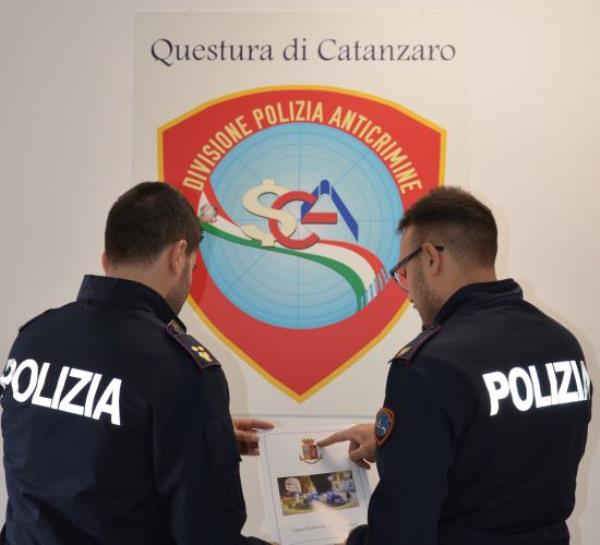 Catanzaro, emessi 20 avvisi orali dal Questore per accertato falso ideologico images Catanzaro, emessi 20 avvisi orali dal Questore per accertato falso ideologico