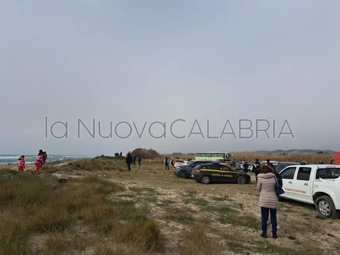 Tragedia migranti: la testimonianza di un medico: "Provato a rianimare un bimbo di 7 anni ma era morto" images Tragedia migranti: la testimonianza di un medico: "Provato a rianimare un bimbo di 7 anni ma era morto"