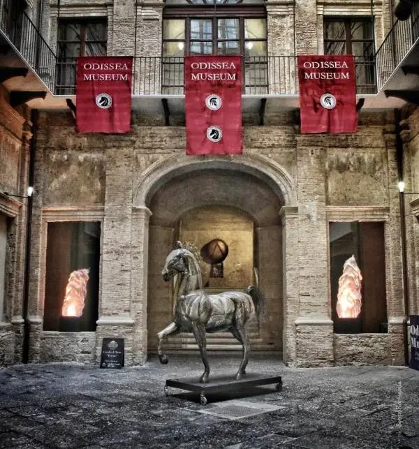 Il maestoso cavallo “Petrus” di Nuccio Loreti accoglie i visitatori dell’Odissea Museum a Vibo Valentia images Il maestoso cavallo “Petrus” di Nuccio Loreti accoglie i visitatori dell’Odissea Museum a Vibo Valentia