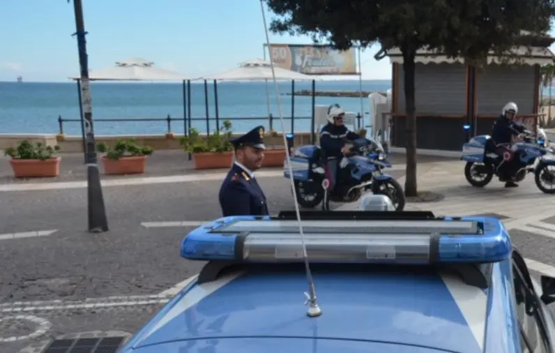 images Controlli nell'area mercatale a Crotone: diversi prodotti non conformi sequestrati 