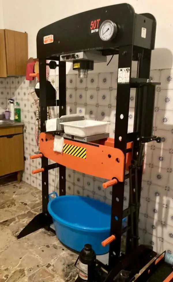 images Scoperto nel Reggino un laboratorio per la lavorazione della cocaina, 2 arresti  