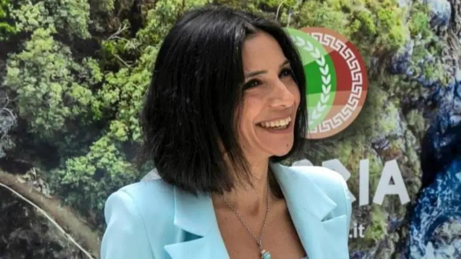 images A Riace i murales dedicati ai Bronzi
