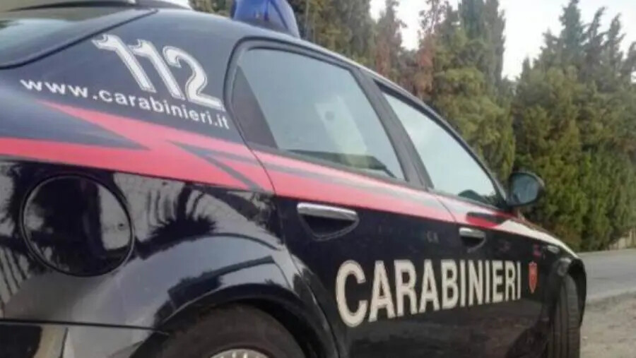 images In possesso di droga, vede i carabinieri e inverte la marcia: un arresto a Isola Capo Rizzuto