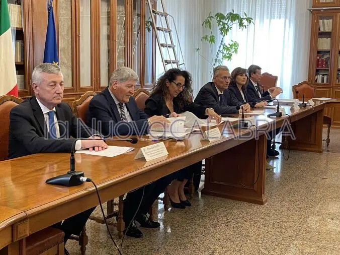 Migranti, vertice in Prefettura a Catanzaro: ampliare hotspot regionali e riattivare Cie Crotone images Migranti, vertice in Prefettura a Catanzaro: ampliare hotspot regionali e riattivare Cie Crotone