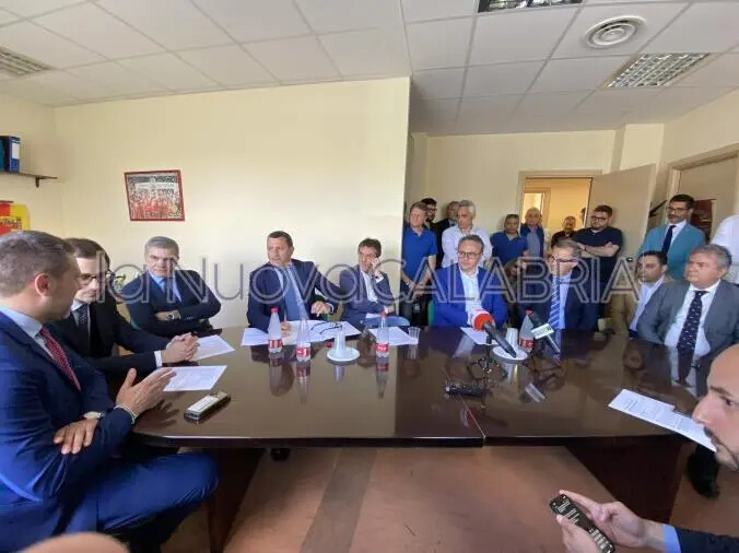 Catanzaro, la flotta di Amc si rinnova: consegnati 7 nuovi autobus ecologici e tecnologici
images Catanzaro, la flotta di Amc si rinnova: consegnati 7 nuovi autobus ecologici e tecnologici