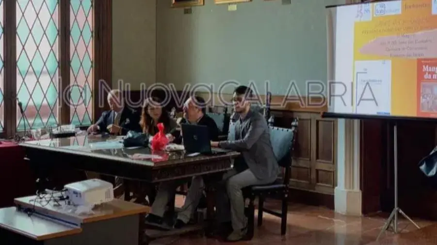 Catanzaro, “Cannibalismo” e “Mangiare da matti” nei libri di Davide Costa
images Catanzaro, “Cannibalismo” e “Mangiare da matti” nei libri di Davide Costa