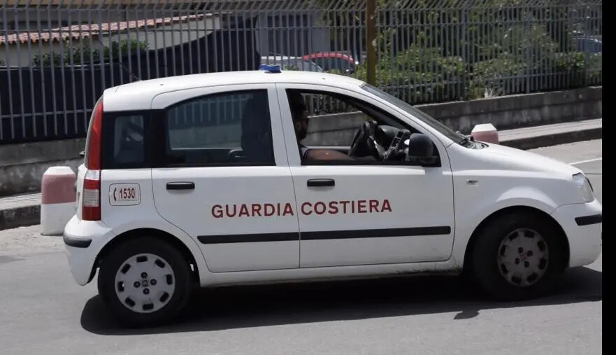 images La Guardia costiera sequestra opere abusive sul litorale di Crotone