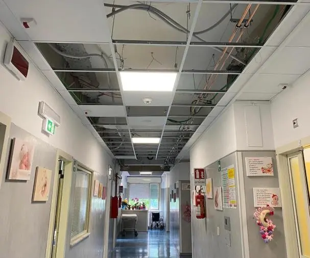 Crolla il controsoffitto in Ostetricia all'ospedale di Vibo: i lavori erano stati ultimati da meno di un mese  images Crolla il controsoffitto in Ostetricia all'ospedale di Vibo: i lavori erano stati ultimati da meno di un mese