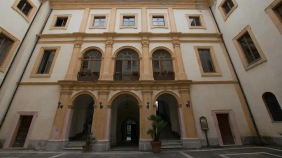 Crisi idrica nei quartieri popolari a Catanzaro, 18 consiglieri chiedono un Consiglio comunale con la presenza di Aterp