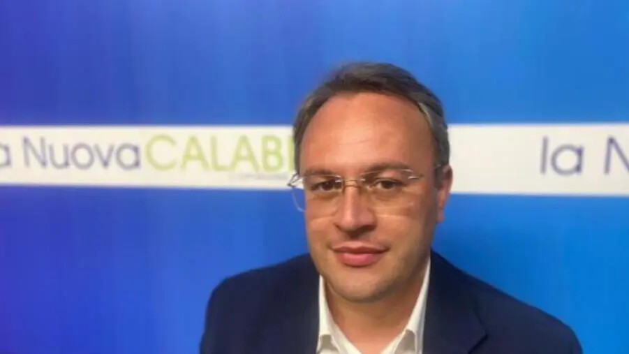 images Talerico: "Uffici comunali chiusi per lo sciame sismico ma gli addetti alle pulizie lavorano"