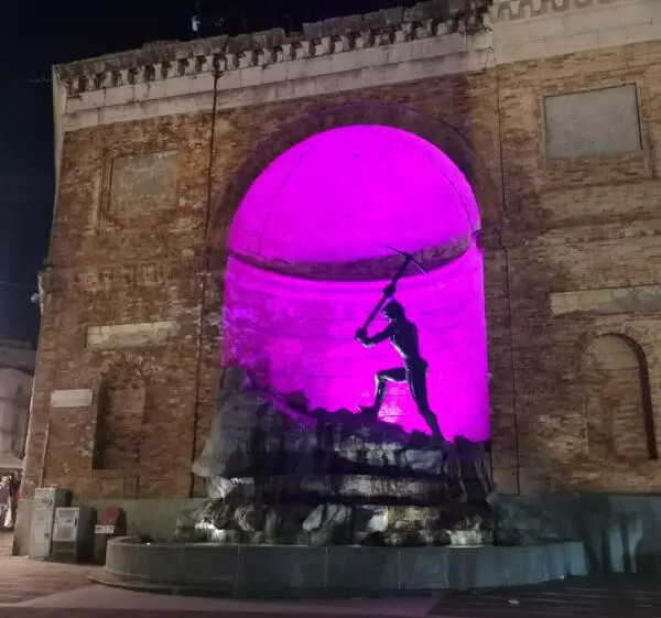 images Catanzaro sostiene la campagna "Nastro rosa 2023" contro i tumori: il Cavatore si colora