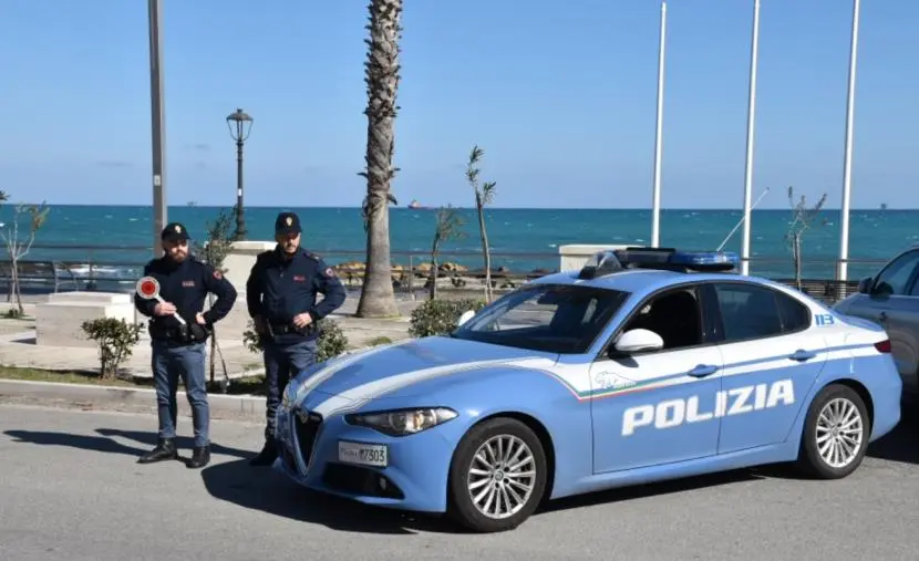 Rissa con coltelli sul lungomare di Crotone: due arresti e divieto di accesso all'area