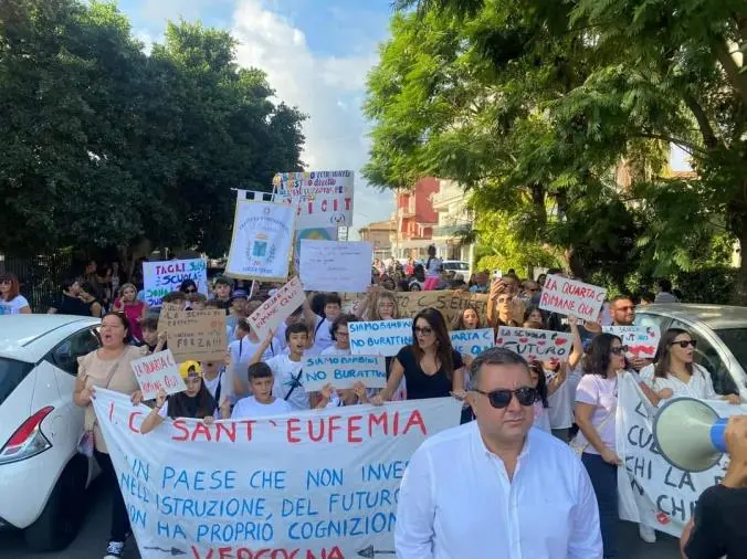 images L'istituto Comprensivo Sant’Eufemia dice no al dimensionamento scolastico