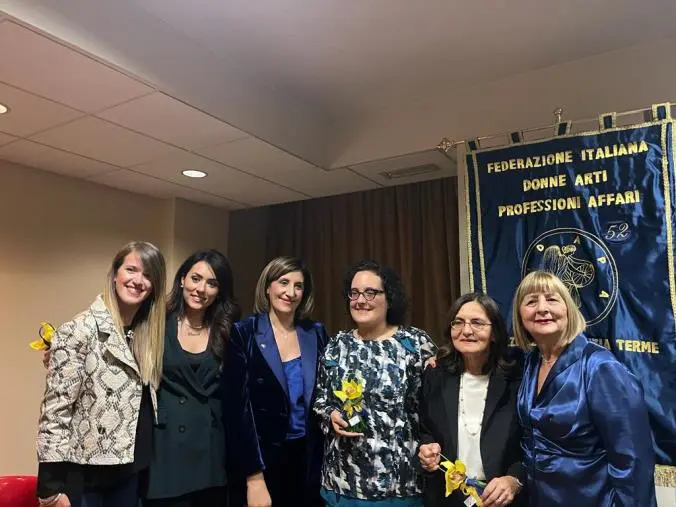 images L'avvocato Paola Stilo è la nuova presidente della Fidapa di Lamezia Terme 