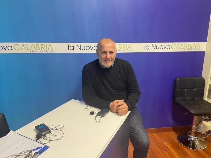 Catanzaro, cattivi odori e i liquami in via Aragonesi: Costanzo attacca Squillace 