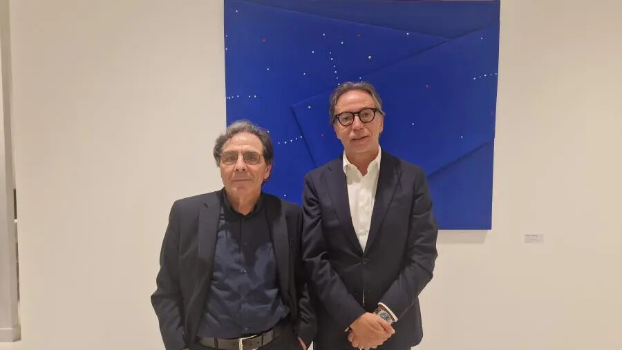 Luce e colore tra le pieghe: a Catanzaro la mostra di Cesare Berlingeri per la Fondazione Banca Montepaone images Luce e colore tra le pieghe: a Catanzaro la mostra di Cesare Berlingeri per la Fondazione Banca Montepaone