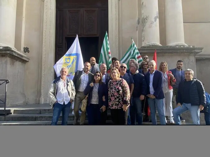 Ispettorato del Lavoro: anche a Catanzaro il sit in dei lavoratori davanti alla Prefettura images Ispettorato del Lavoro: anche a Catanzaro il sit in dei lavoratori davanti alla Prefettura