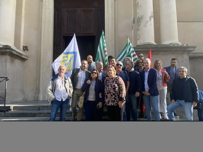 images Ispettorato del Lavoro: anche a Catanzaro il sit in dei lavoratori davanti alla Prefettura 