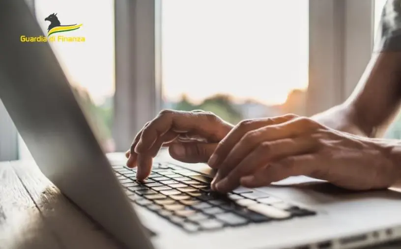 Finanzieri corrotti arrestati a Cosenza: in 6 nella rete per accesso abusivo a sistema informatico images Finanzieri corrotti arrestati a Cosenza: in 6 nella rete per accesso abusivo a sistema informatico