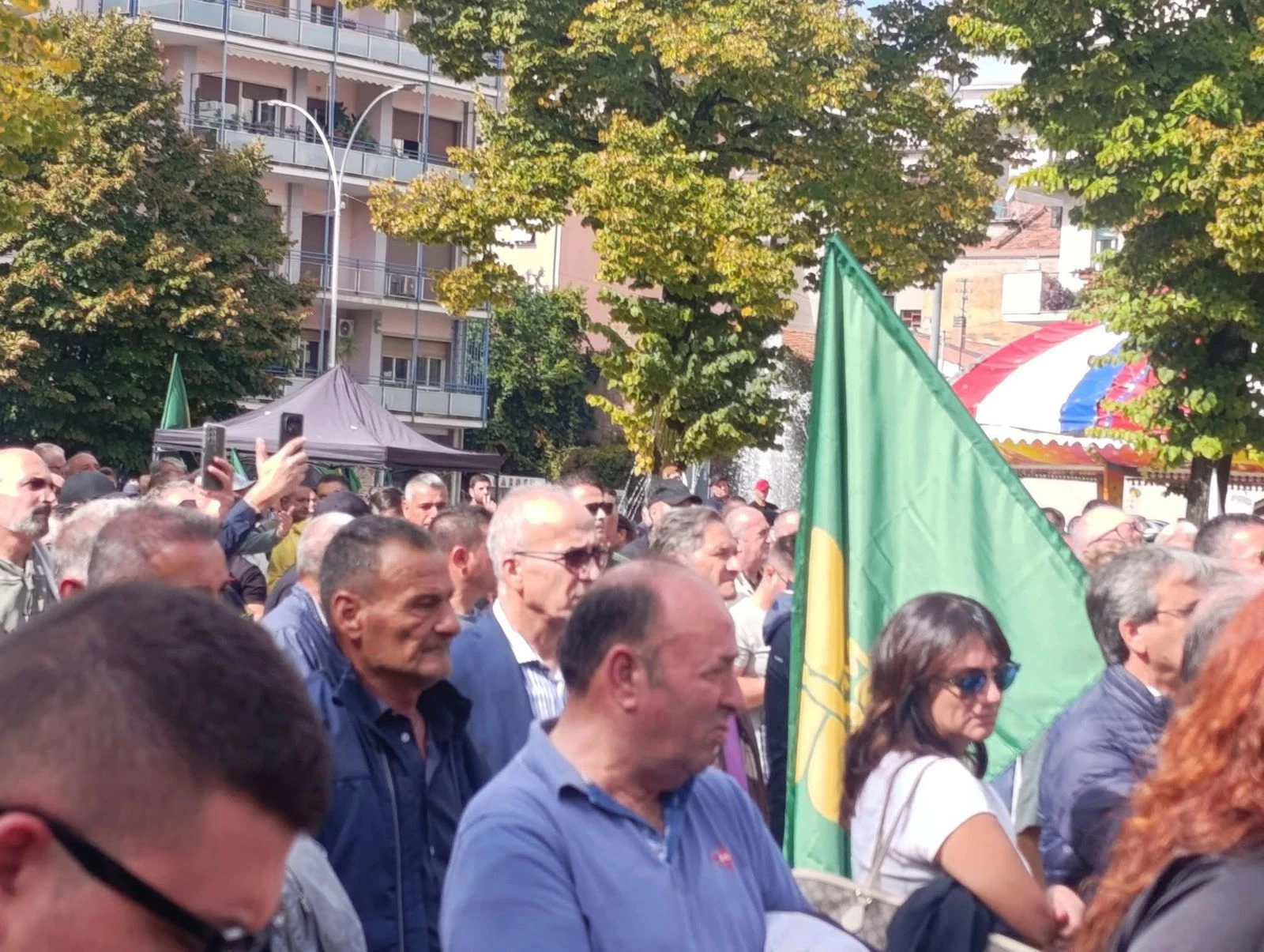 Rivolta caro vita, la Calabria fa breccia a Cosenza e contagia l’Italia: "È solo l’inizio, pronti ad andare a oltranza"