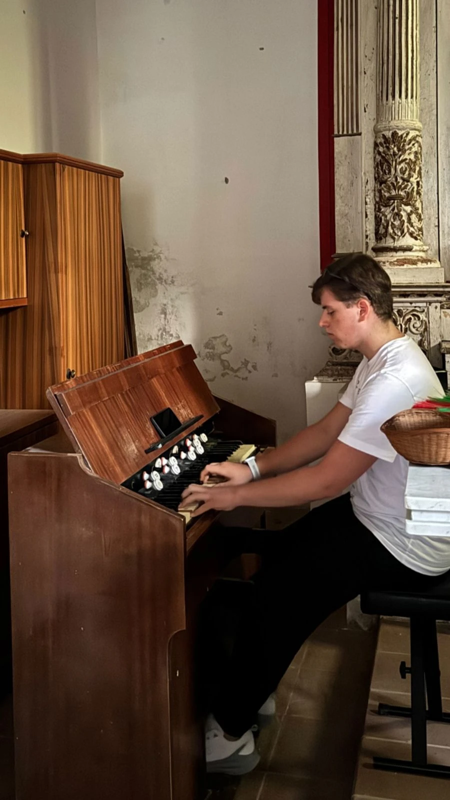 Montauro, quando il passato torna a suonare: un antico armonium riannoda il filo della memoria