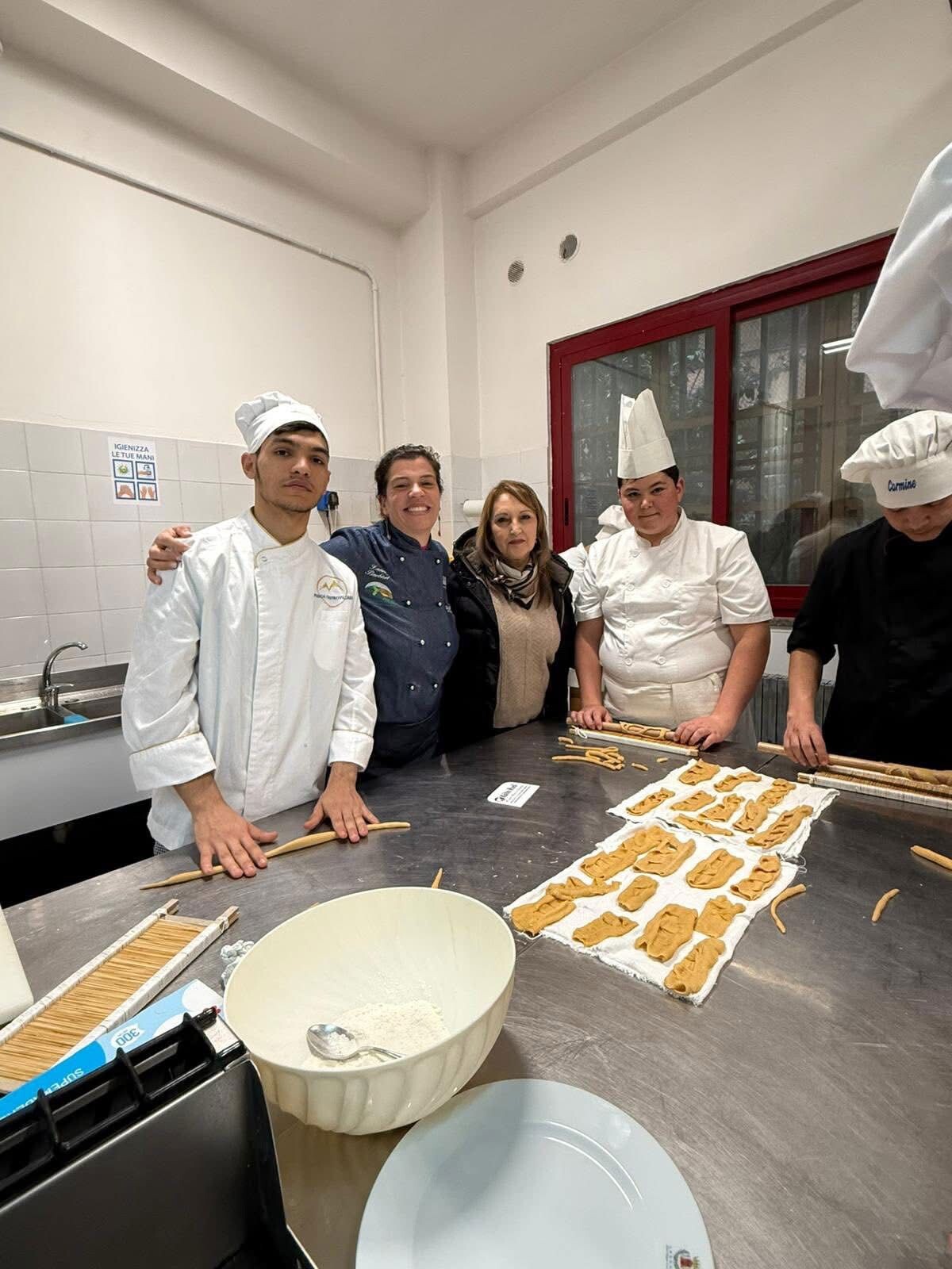 Le "scaleddre" protagoniste del laboratorio esperienziale di cucina dell'Ipseoa di Castrovillari images Le "scaleddre" protagoniste del laboratorio esperienziale di cucina dell'Ipseoa di Castrovillari