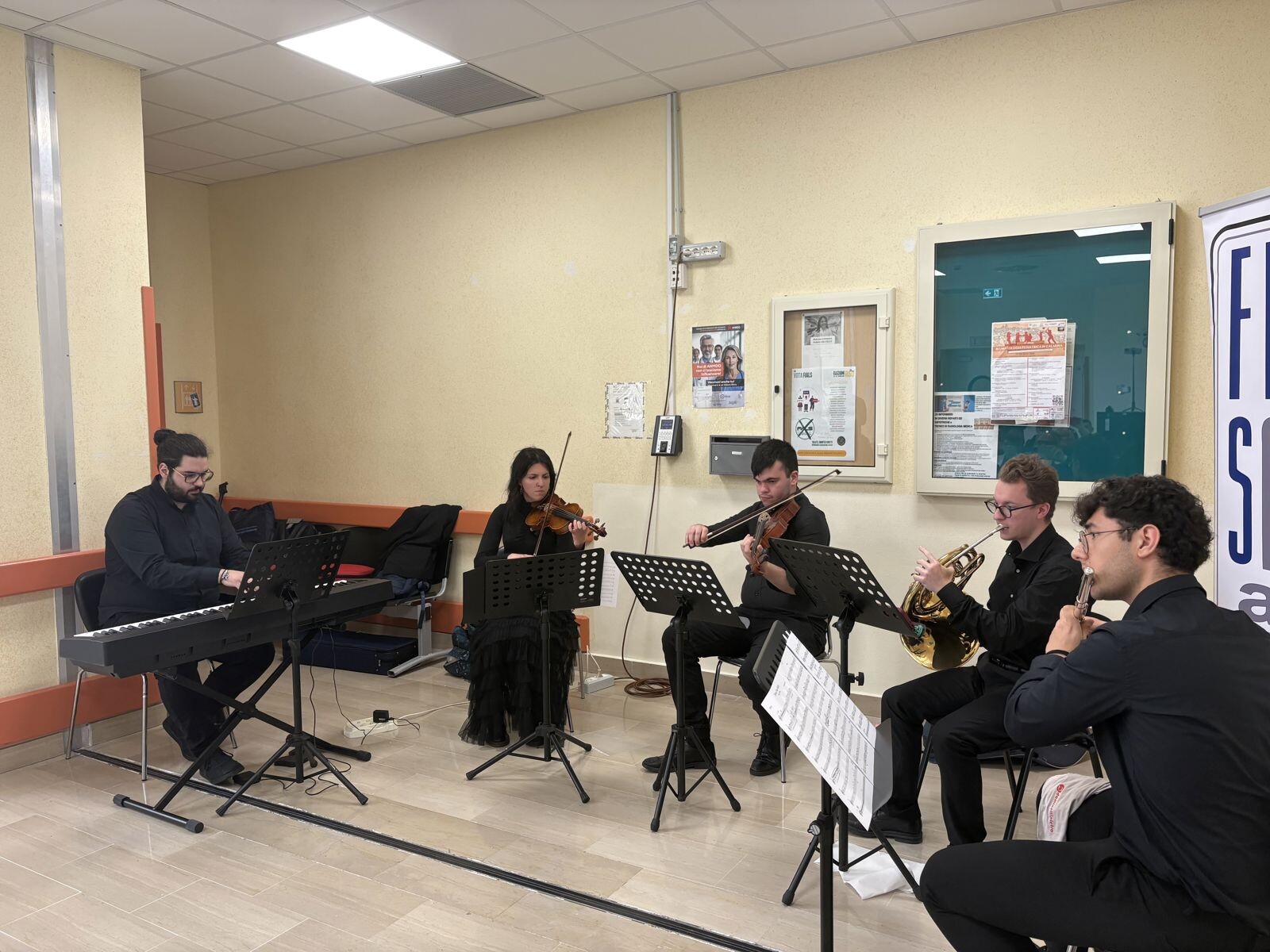 images Catanzaro, "La musica un'emozione che cura": le note del Conservatorio Arlia entrano in corsia (VIDEO)