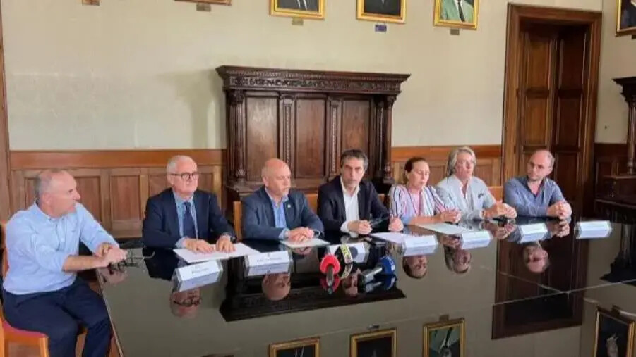 A Catanzaro la firma dell’Accordo quadro per una “città che studia”
images A Catanzaro la firma dell’Accordo quadro per una “città che studia”