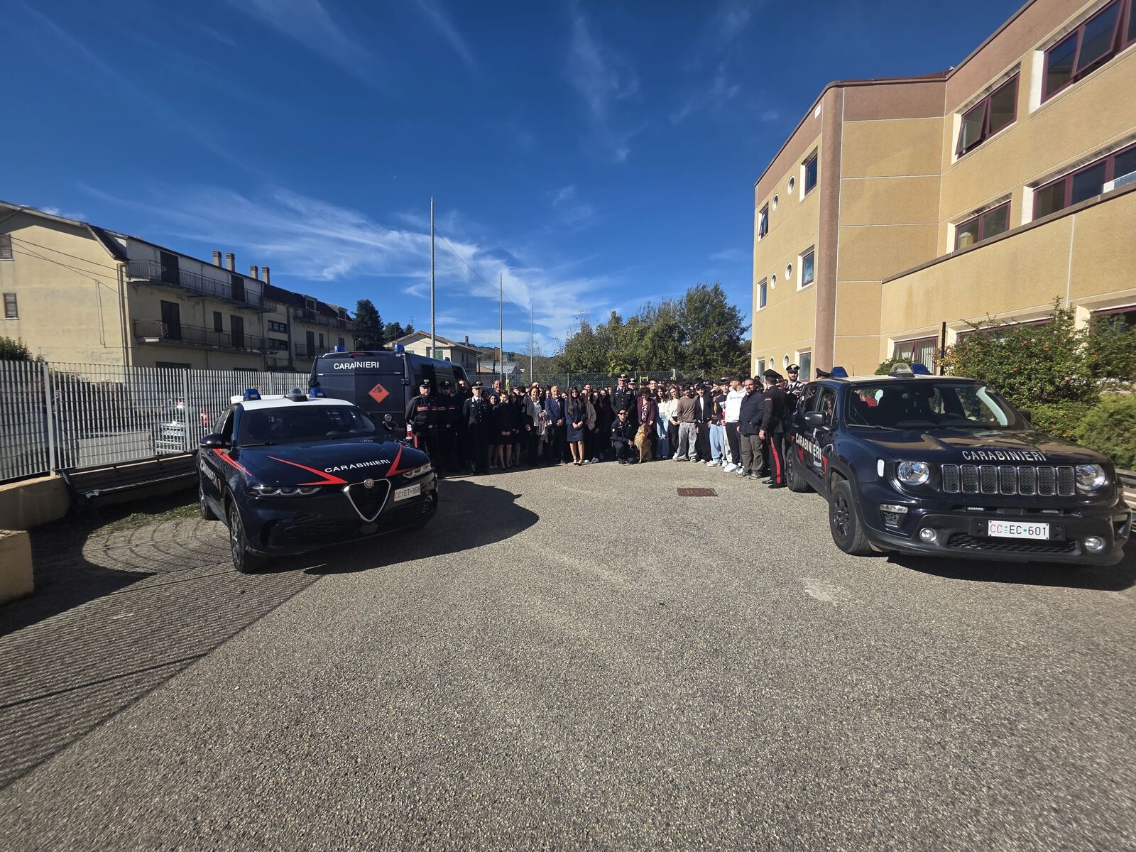 images L’Arma incontra gli studenti del Liceo “Costanzo” di Decollatura: una lezione di legalità e civismo