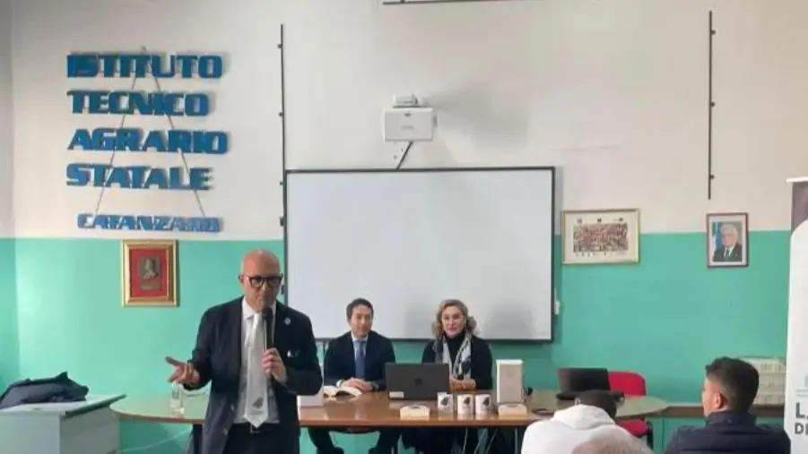 images La "Tazzina della legalità" fa tappa all’Istituto Tecnico Agrario di Catanzaro