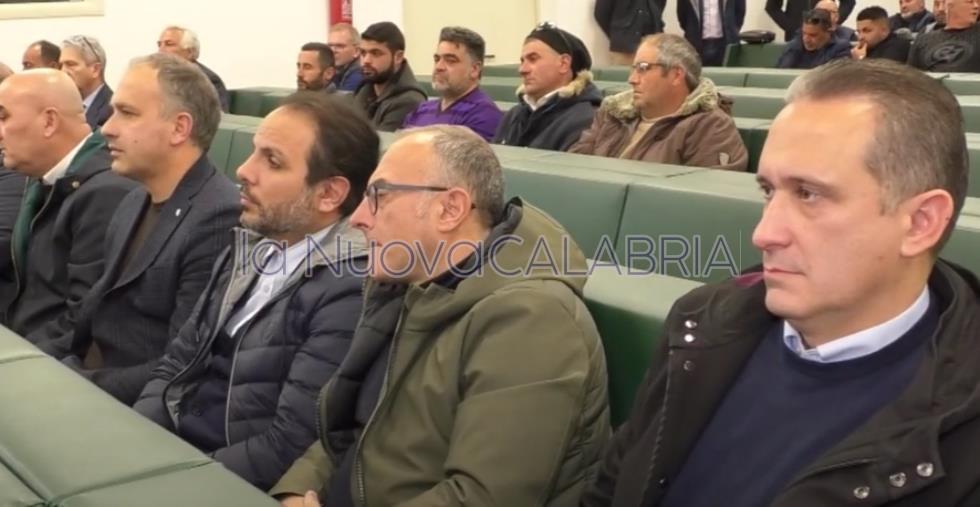 Protesta agricoltori, in Regione delegazione di manifestanti e sindaci dall'assessore Gallo images Protesta agricoltori, in Regione delegazione di manifestanti e sindaci dall'assessore Gallo