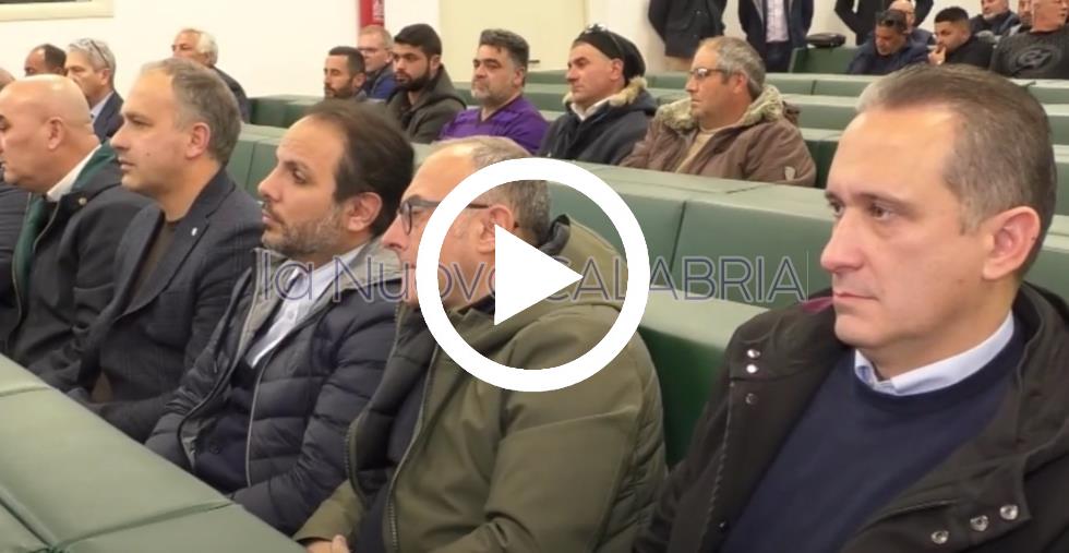 Protesta agricoltori, in Regione delegazione di manifestanti e sindaci dall'assessore Gallo images Protesta agricoltori, in Regione delegazione di manifestanti e sindaci dall'assessore Gallo