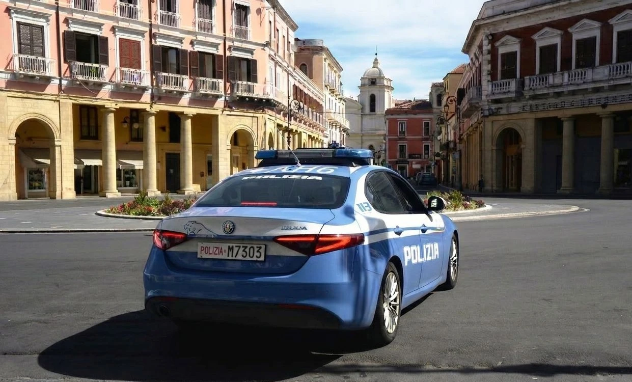 Crotone, rissa con coltelli e bottiglie di vetro nel centro cittadino: 3 arresti