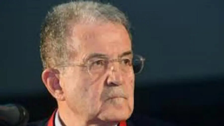 images Migranti, “Il Campo si poteva fare in Calabria”: è polemica su Prodi  