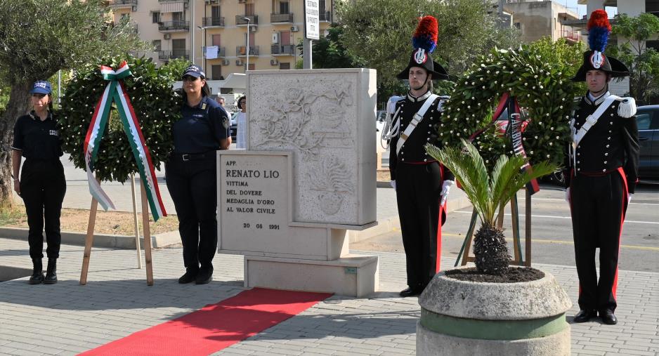 Soverato e Satriano, i Carabinieri commemorano l’Appuntato Scelto Renato Lio a 33 anni dalla morte images Soverato e Satriano, i Carabinieri commemorano l’Appuntato Scelto Renato Lio a 33 anni dalla morte